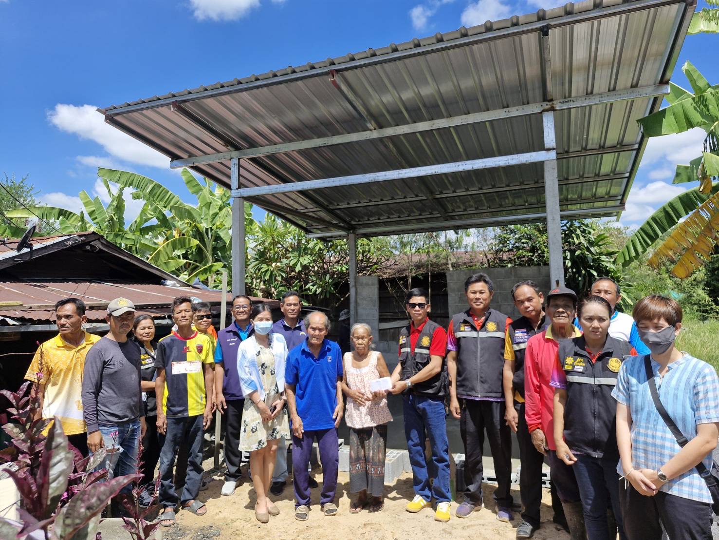 พช.พล : ลงพื้นที่ติดตามการสร้างที่อยู่อาศัยครัวเรือนยากจน ตามโครงการขจัดความยากจนและพัฒนาคนทุกช่วงวัยอย่างยั่งยืนตามหลักปรัชญาของเศรษฐกิจพอเพียง
