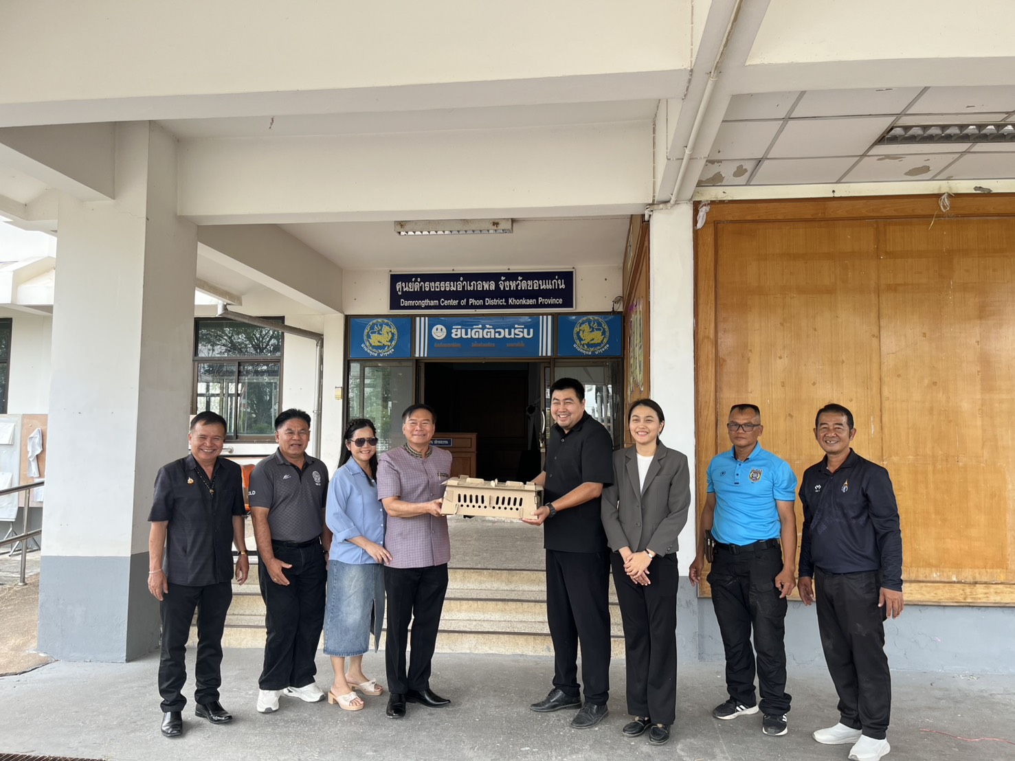 พช.พล ร่วมมอบไก่ประดู่หาดำเพื่อส่งเสริมการประกอบอาชีพทางการเกษตรตามหลักปรัชญาเศรษฐกิจพอเพียง ประจำปีงบประมาณ พ.ศ. 2569