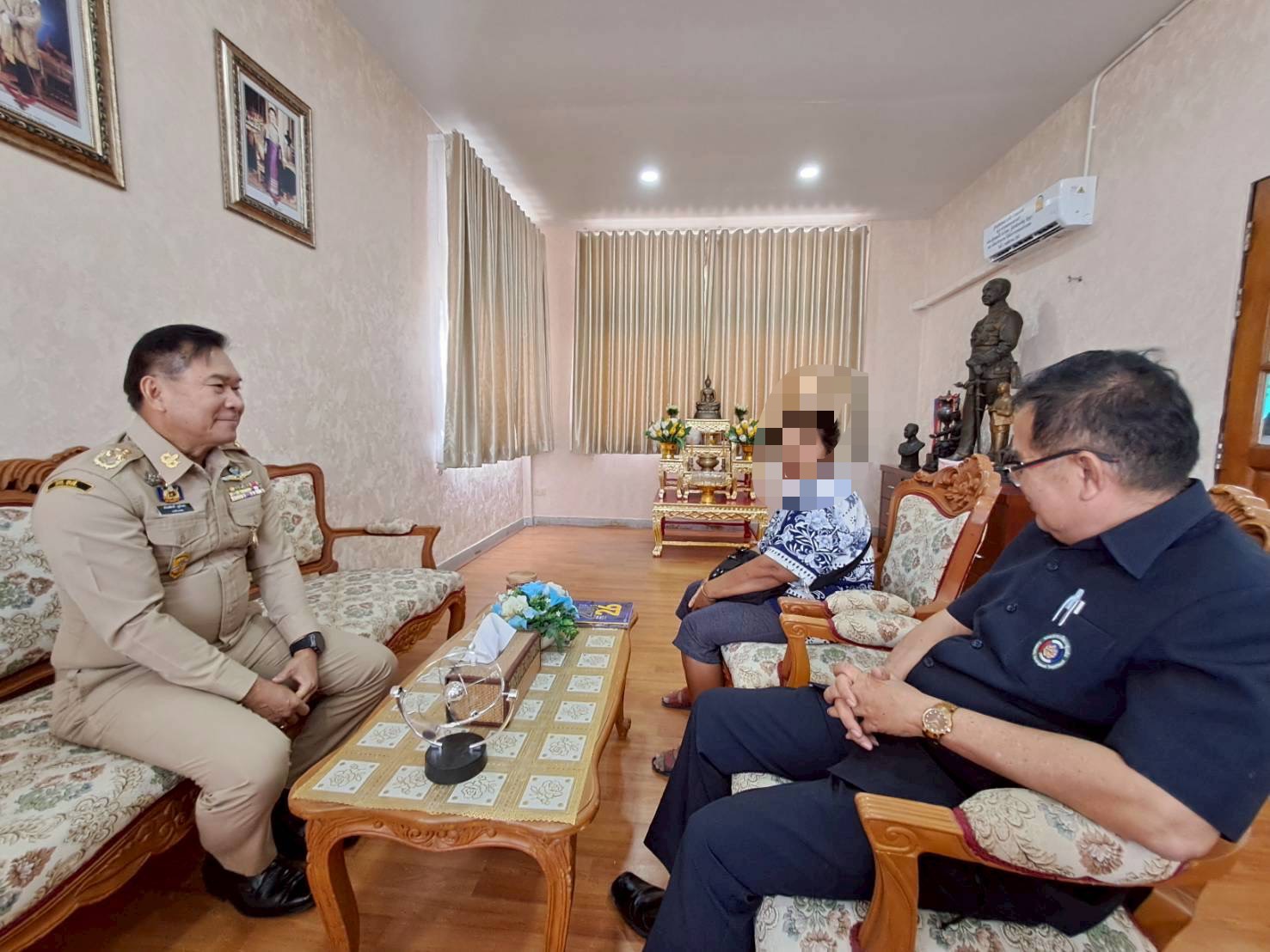 พช.พล ติดตามลูกหนี้ กข.คจ บ้านโนนกอก พร้อมให้คำแนะนำแนวทางการดำเนินงาน