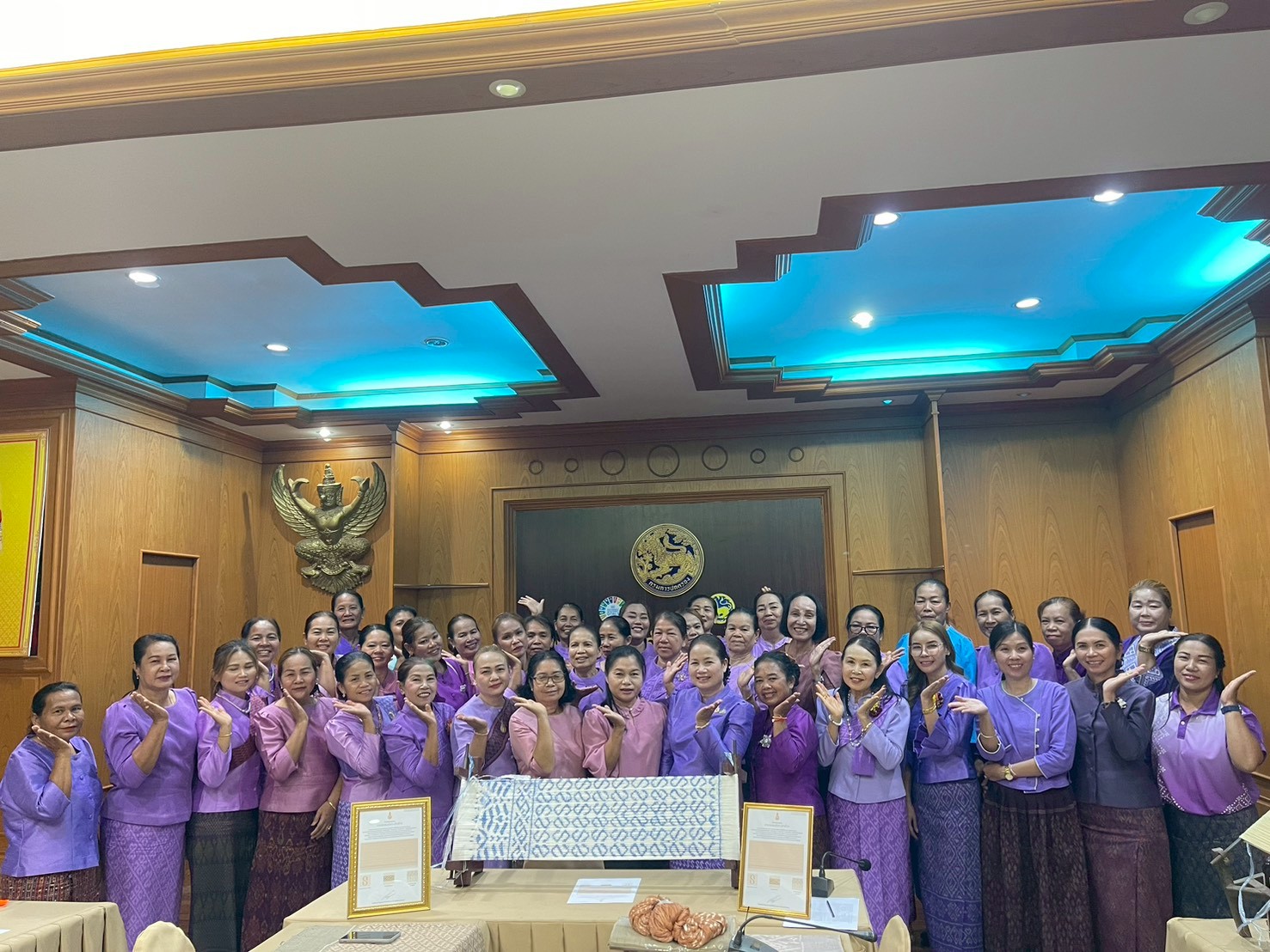 พช.พล  ร่วมกับคณะกรรมการพัฒนาสตรีอำเภอ (กพสอ.) อำเภอพล ดำเนินโครงการพัฒนาศักยภาพสตรีด้านการมัดหมี่ลายผ้าพระราชทาน ประจำปี2569