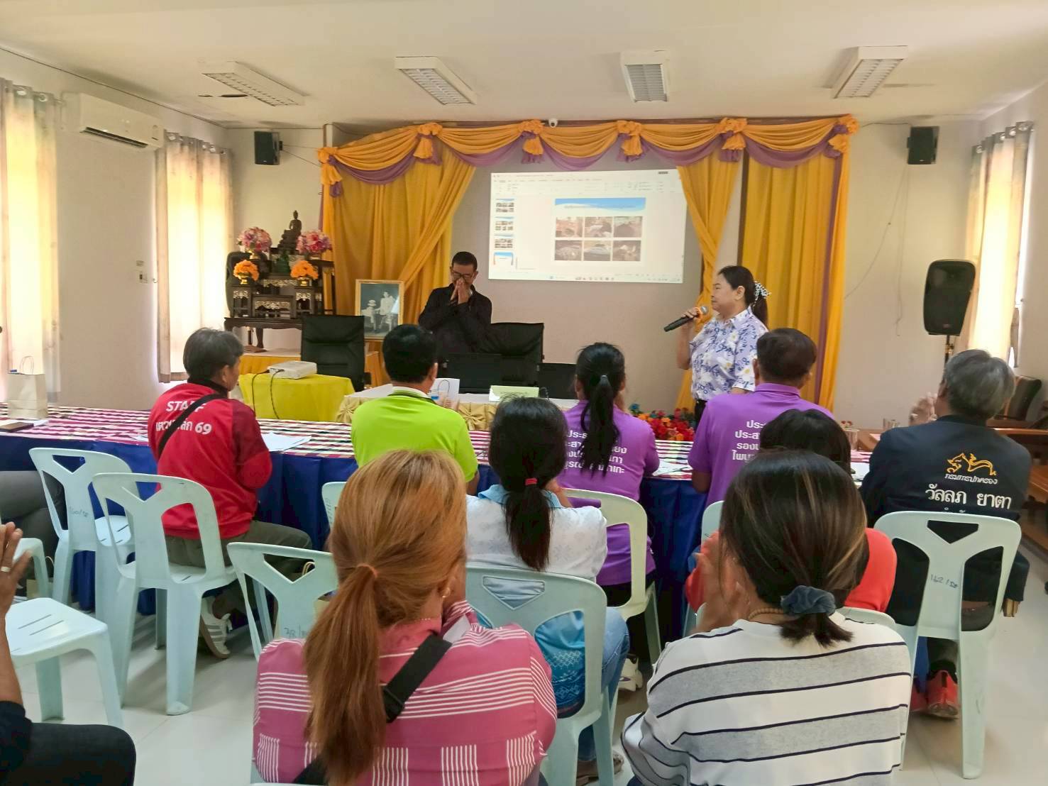 พช.พล  ร่วมเป็นวิทยากรให้ความรู้เกี่ยวกับการดำเนินชีวิตและพัฒนาอาชีพตามหลักปรัญชาของเศรษฐกิจพอเพียง