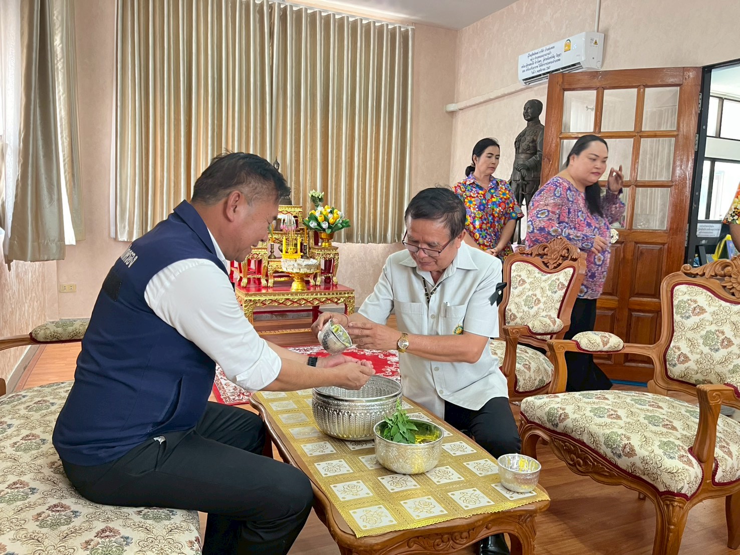 พช.พล  ร่วมกิจกรรม สรงน้ำพระ รดน้ำขอพร สืบสานประเพณีสงกรานต์ ประจำปี 2569