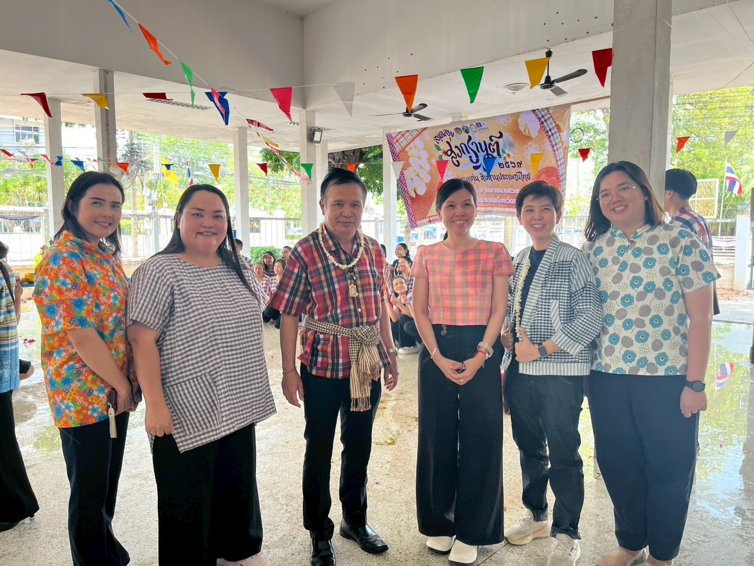 พช.พล ร่วมกิจกรรมรดน้ำขอพร สืบสานประเพณีสงกรานต์ ประจำปี 2569 