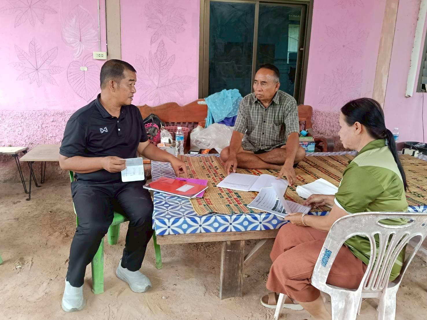 พช.พล ติดตามการดำเนินงานโครงการแก้ไขปัญหาความยากจน (กข.คจ.) บ้านนานิคม