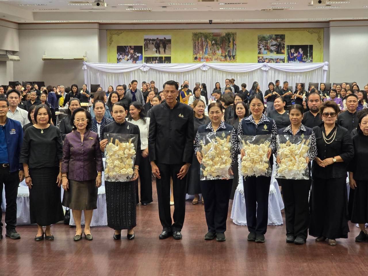 พช.พล  ร่วมกิจกรรม “การประดิษฐ์ดอกไม้จันทน์พระราชทาน” เนื่องในพระราชพิธีถวายพระเพลิงพระบรมศพฯ Kick off จังหวัดขอนแก่น